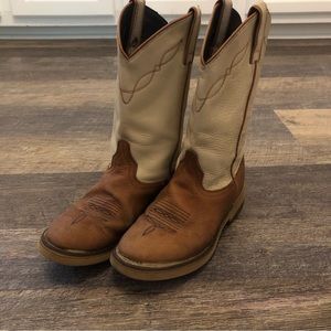 Laredo Vintage two toned cowboy boots.  Size 7 D